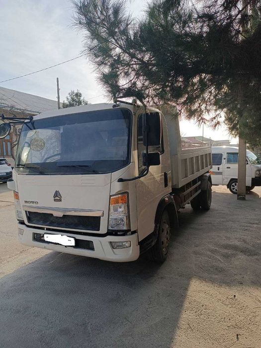 Самовсал HOWO 5 тонна