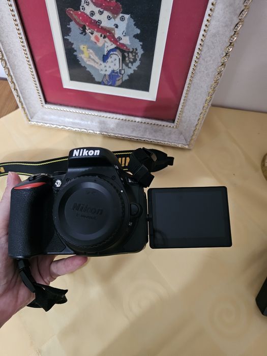 Nikon d5600+obiectiv 18-105+ geanta