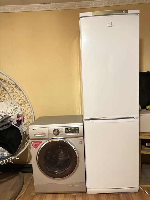 Холодильник Hotpoint Ariston