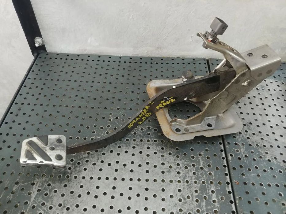 pedala frana 2.0 b  mitsubishi outlander 1 2001-2005