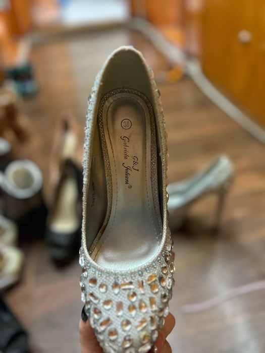 Високи токчета сиви