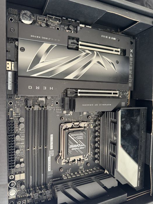 Kit placa de baza Asus X870e Hero/Gskill DDR 5 8000Mhz
