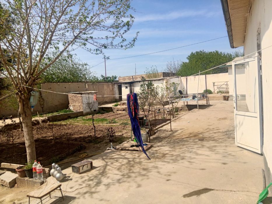 Uy sotiladi yashil dunyo bozoriga piyoda 5 minutlik yo'l