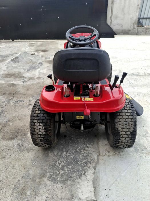 Vând  tractoraş gazon