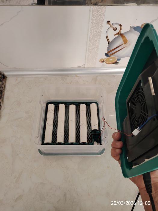 Инкубатор для 12 яйиц.