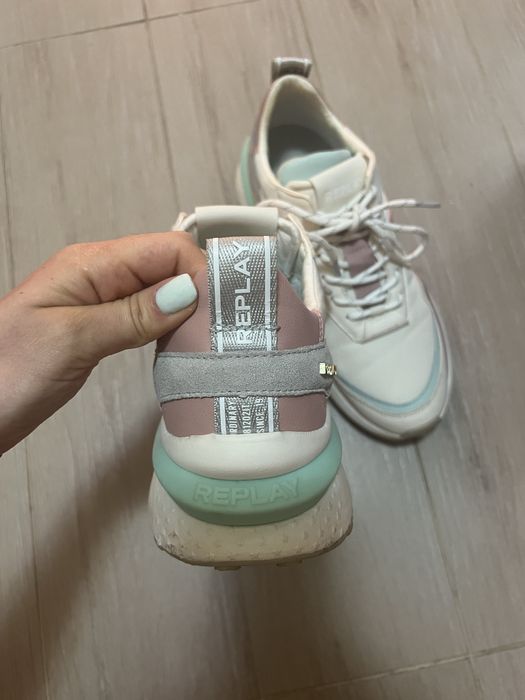 Оригинални сникърси Replay