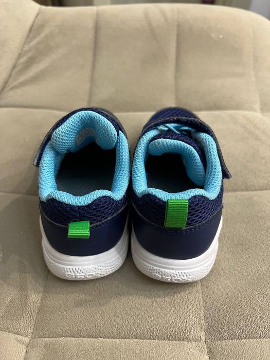 Продам кроссовки Geox  размер 23