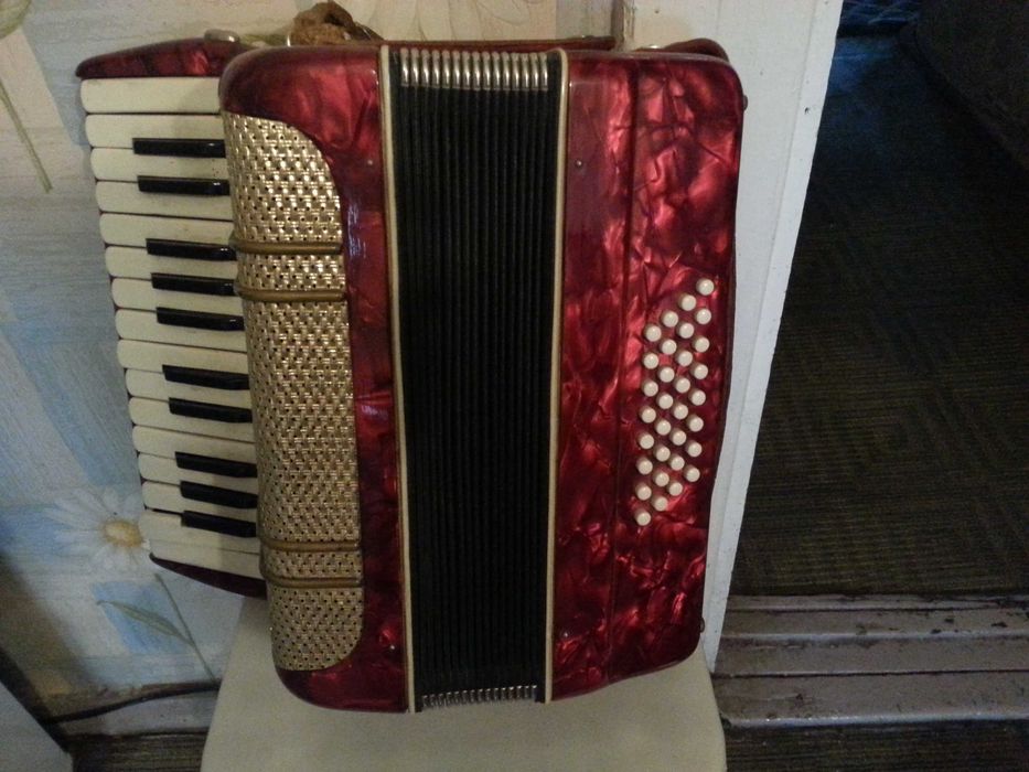 Продам аккордеон немецкого произ.