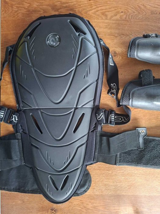 Протектор крака и гръб за мото