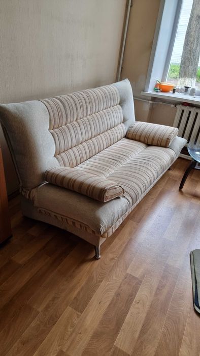 Продается хороший диван