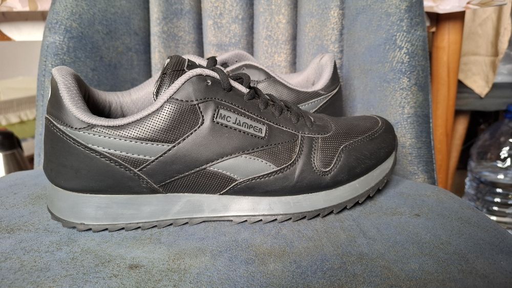 Продаётся тёплые кросовки