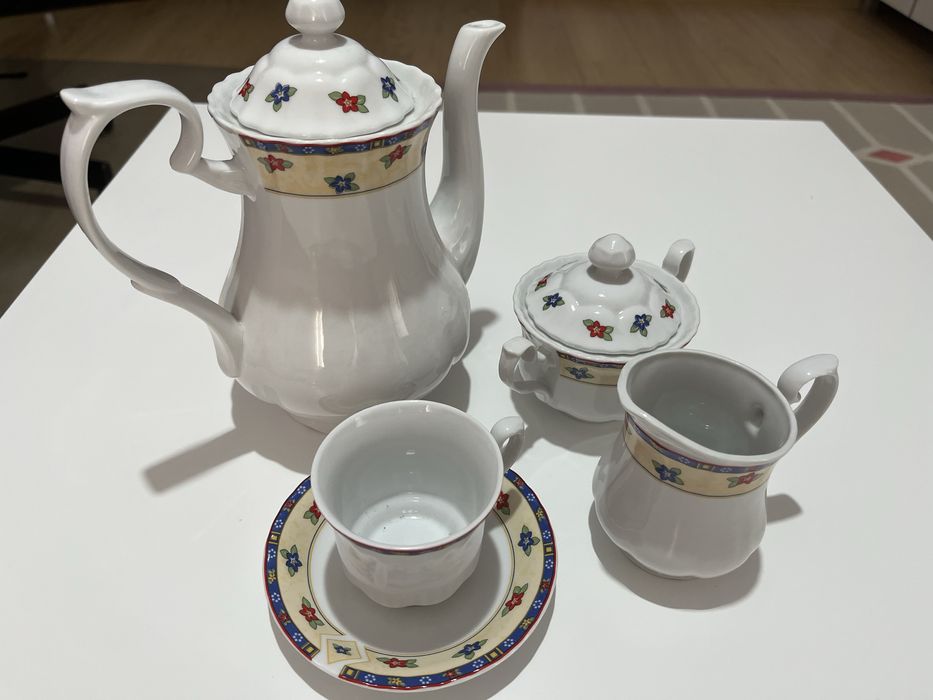 Set ceai / cafea 12 persoane portelan APRO Curtea de Arges