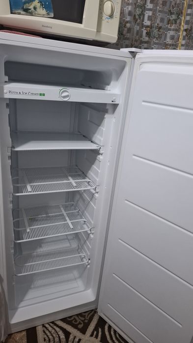 Продам морозильник шкаф вертикальный