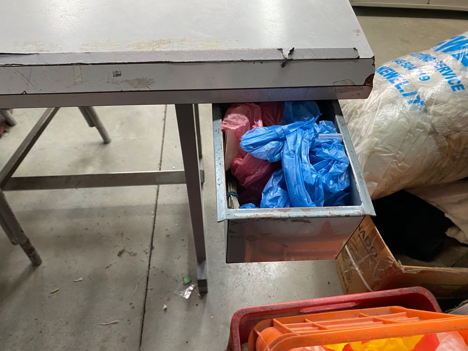 Метална работна маса