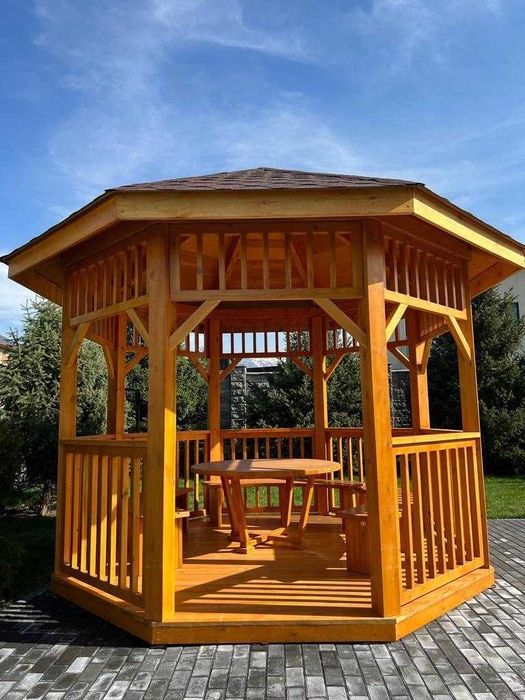 Беседки с крышей из дерева