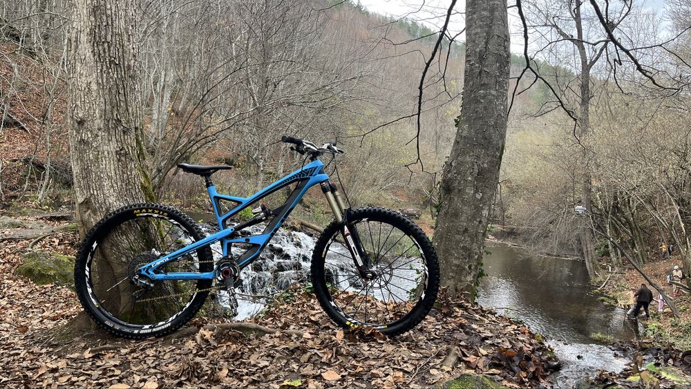 Yt Capra CF Pro 27.5/M