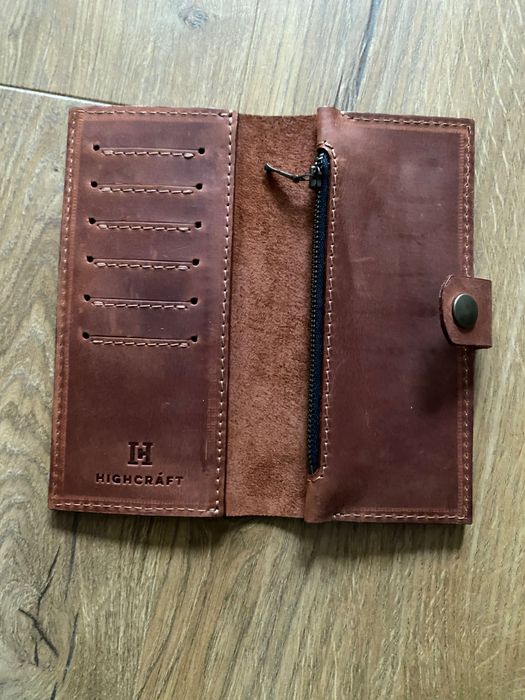 Кожен ръчно изработен портфейл