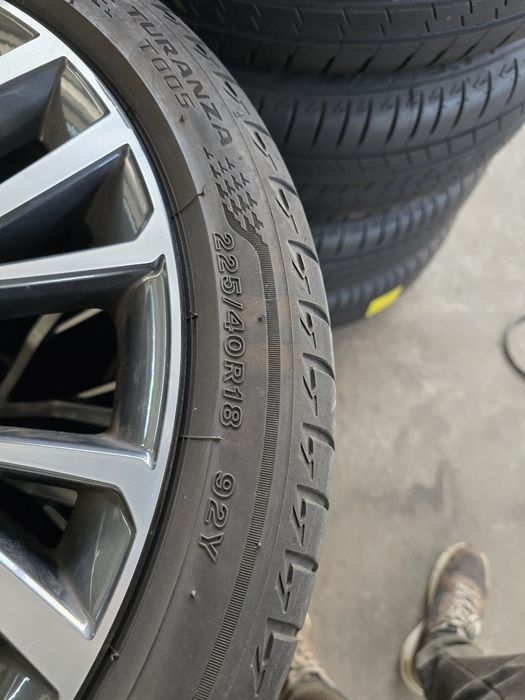 2 Броя 225/40/18 Bridgestone 6,2mm