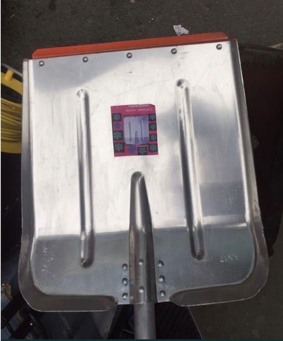 Снеговая лопата алюминиевая с черенком