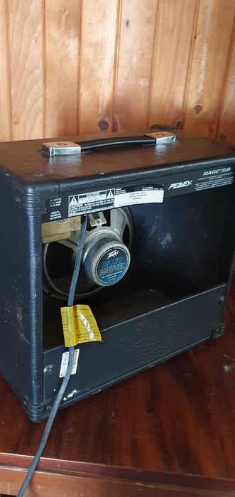 Peavey Rage 158 китарно комбо усилвател Squier by Fender соло китара