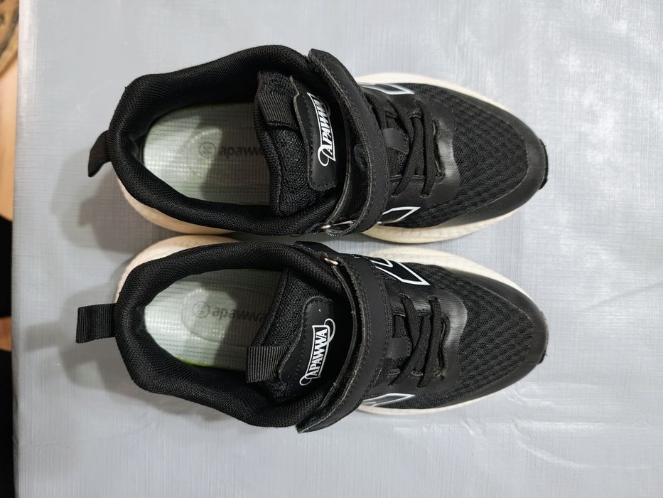 Adidas mărimea 35.Pret.20 lei.