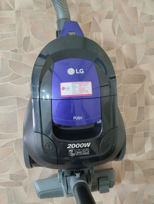 пылесос LG, рабочем состоянии.
