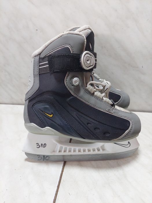 Patine 310 hochei hochey Nike marime 32,5 ( 20 cm) impecabile