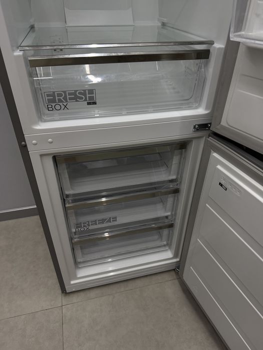 Холодильник срочно Midea 100тыс