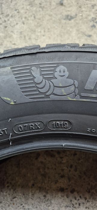 4 anvelope iarna Michelin 225/65/17.Pretul este pe bucata.