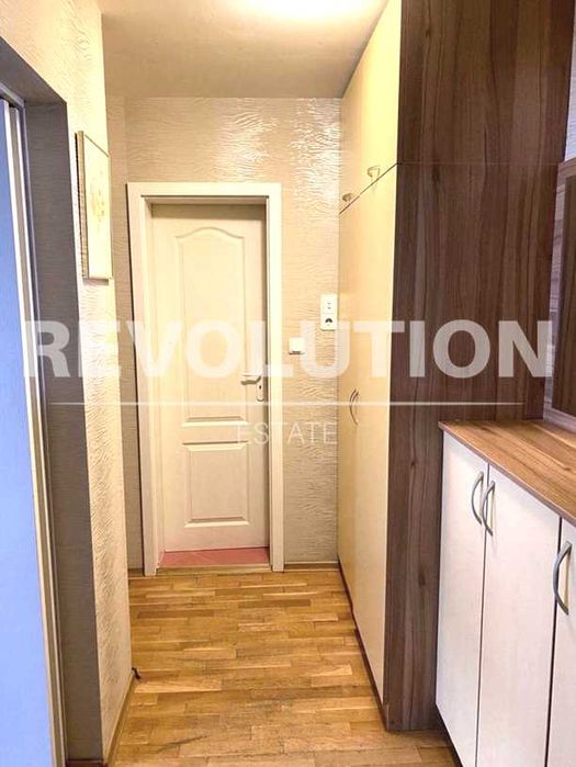 Просторен двустаен апартамент в жк. Бриз