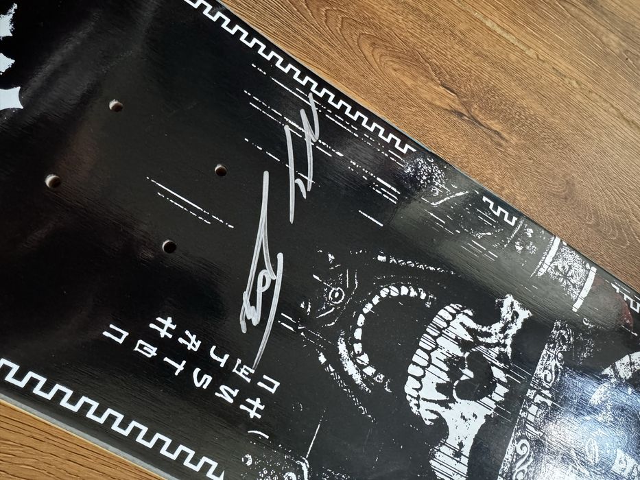 Placa Skateboard Disorder Skateboards x Republic of Gamers - SEMNATA