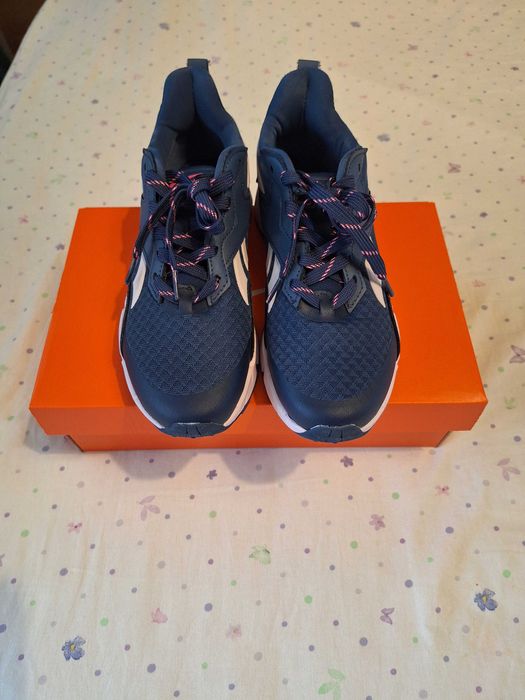 Чисто нови дамски маратонки REEBOK