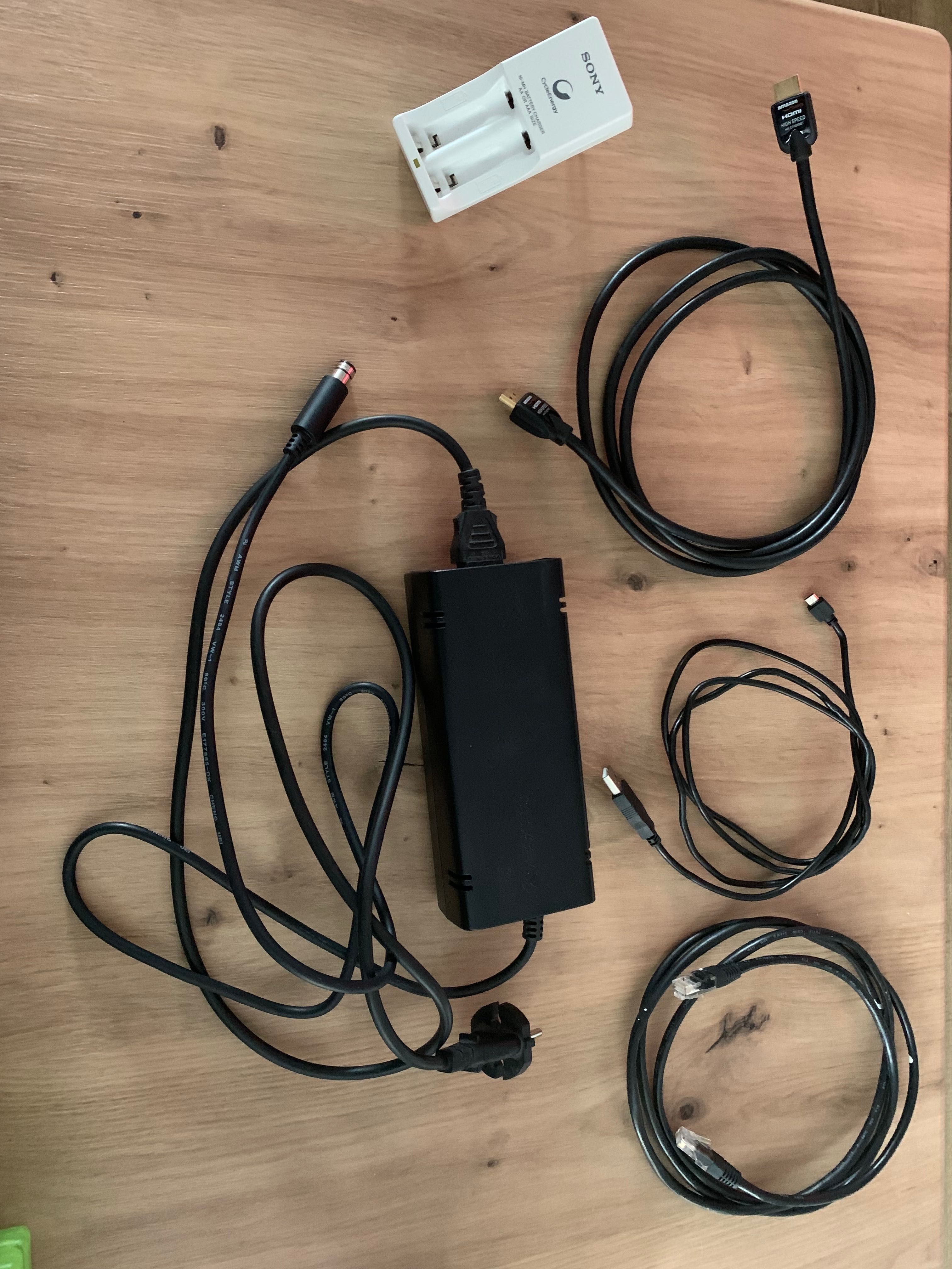 Xbox 360 E Console + 11 игри, Кинект, 2 джойстика, кабели. гр. София ...