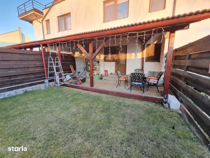 Vand apartament 3 camere decomandate , la vila + curte individuala