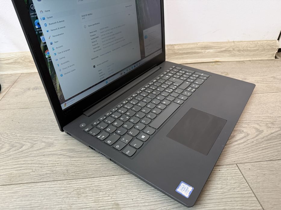 Lenovo V130-15IKB  Intel i5 7200u/ 8 Gb DDR4/ Nvme 256/ Baterie 6 ore