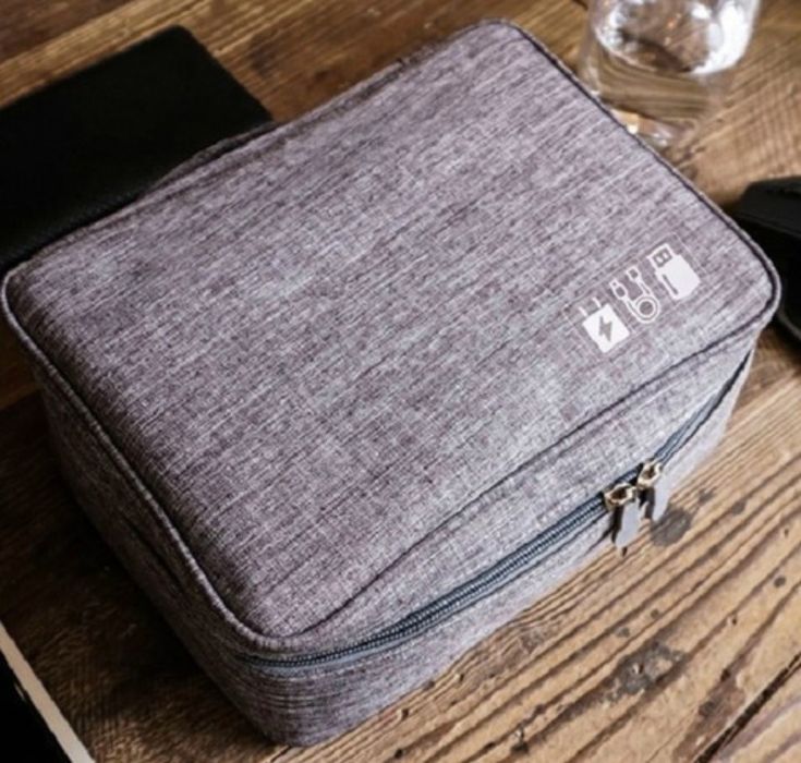 Водоустойчива чанта за електронни аксесоари и др.