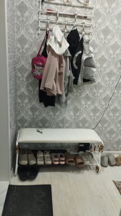 Продам обувницу с вешалкой