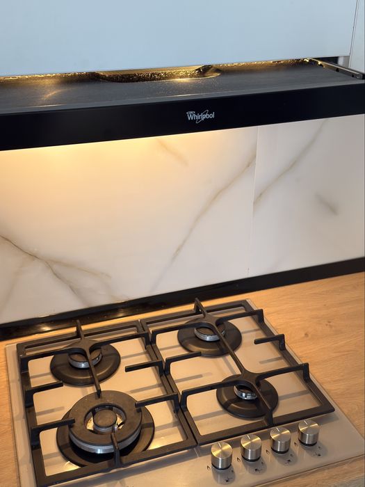 Bucatarie utilata (cuptor, hota, plita, masina spalat vase, chiuveta)