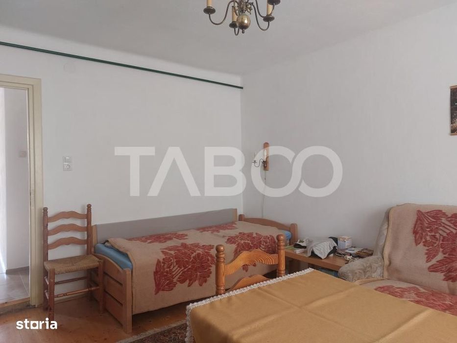 Casa si curte individuala 2 corpuri de casa separate 4 camere gradina