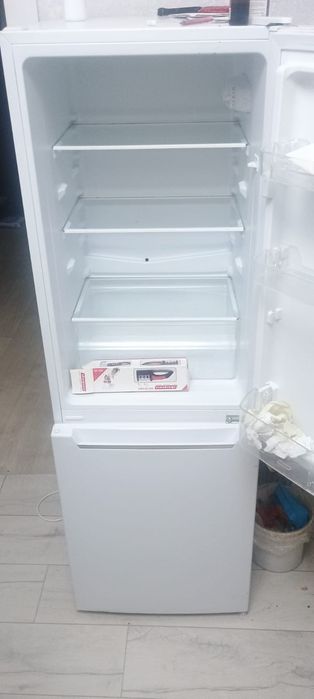 Холодильник  новый но он компактный