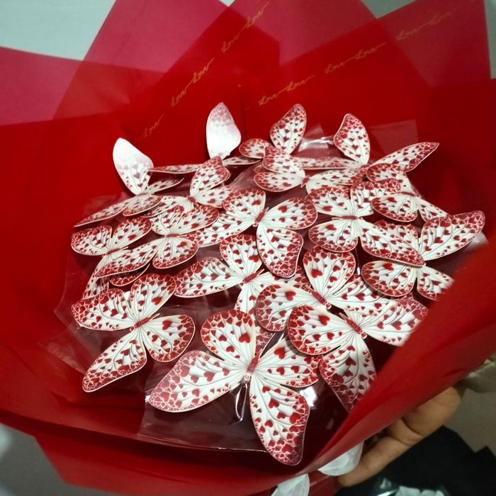 Букет от светещи пеперуди