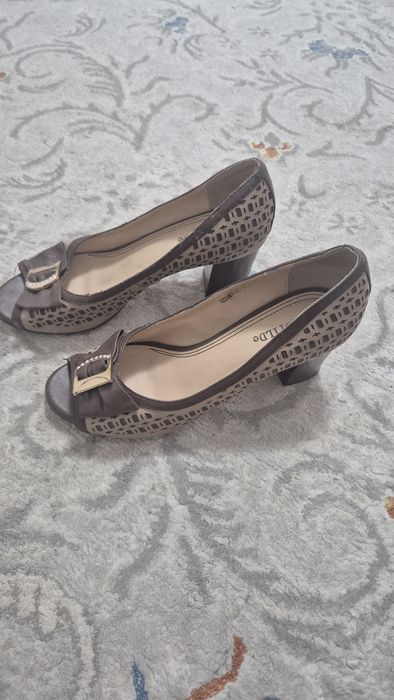 Продам женскую обувь