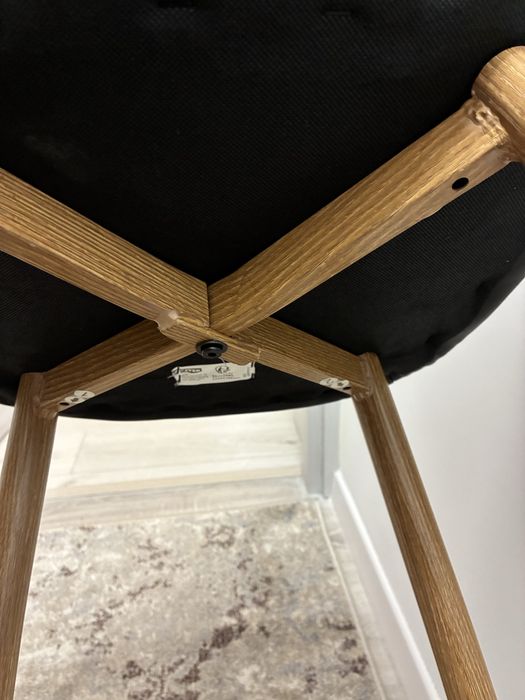 Doua scaune  bar Jysk, negru/ stejar natur, imitatie piele