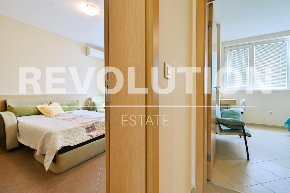 Дава се под наем Тристаен апартамент в София, Лозенец - 100 кв.м за 1000 € - Снимка #17