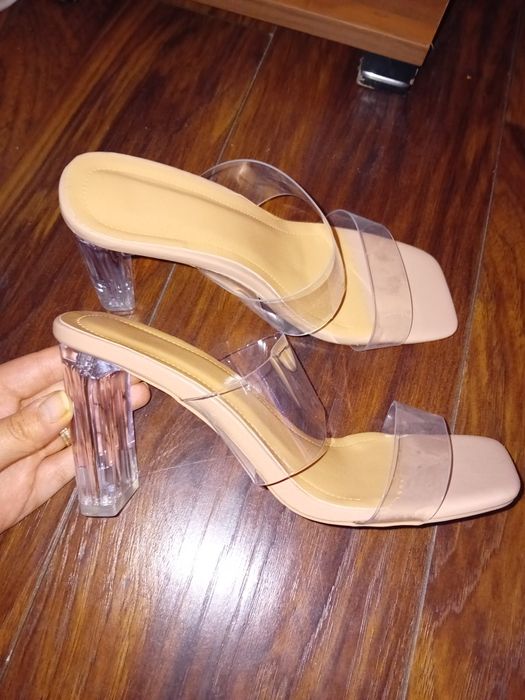 De vânzare papuci cu toc