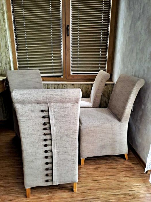 Продавам 4 броя масивни столове, изработени в Индонезия за 480 лв