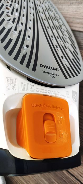 Парна ютия Philips Azur NL9206AD-4, 2400 W, Незалепваща гладеща плоча Steam Glide Plus, като ново