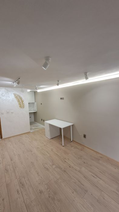 Дава се под наем Магазин в Варна, Базар Левски - 25 кв.м за 229.5 € - Снимка #1