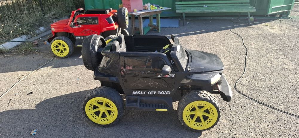 Продам детскую машинку