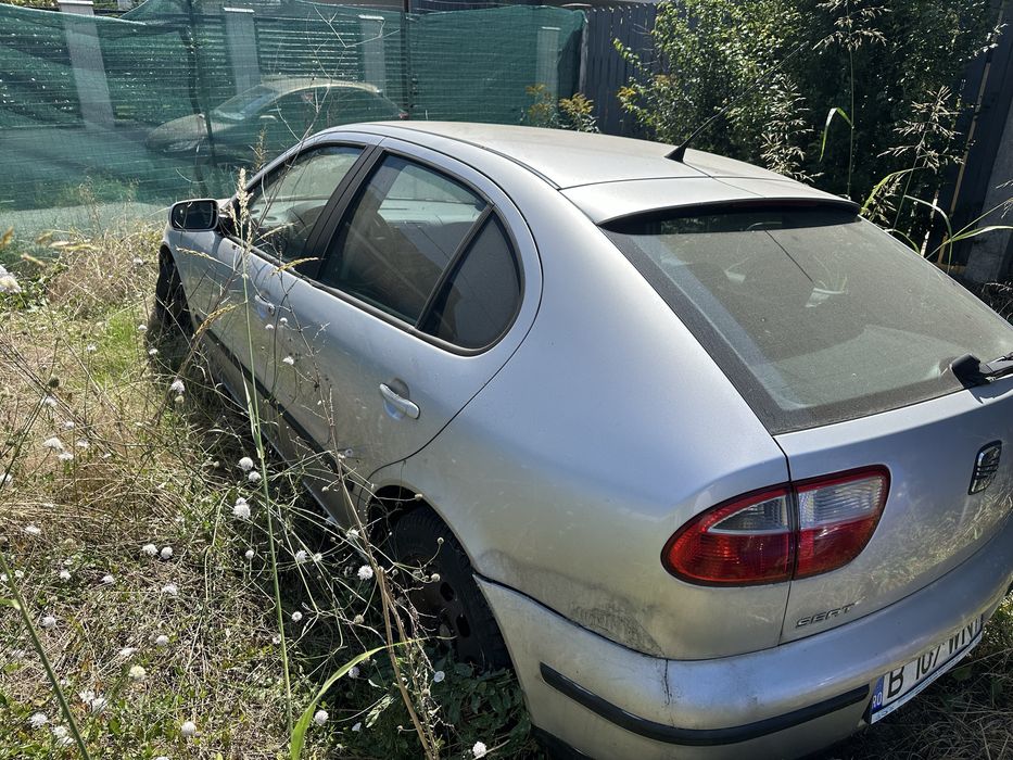 Vand 3 auto an 2004 , km 180000 , pret pentru toate 3000€ . Se pot lua pe platforma Fara Baterie